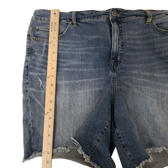 Torrid Womens Plus Size 24 Med Wash Distressed Denim Jean Shorts - Picture 8 of 13